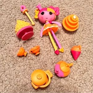 Lalaloopsy baking cakes 🎂 collection.
